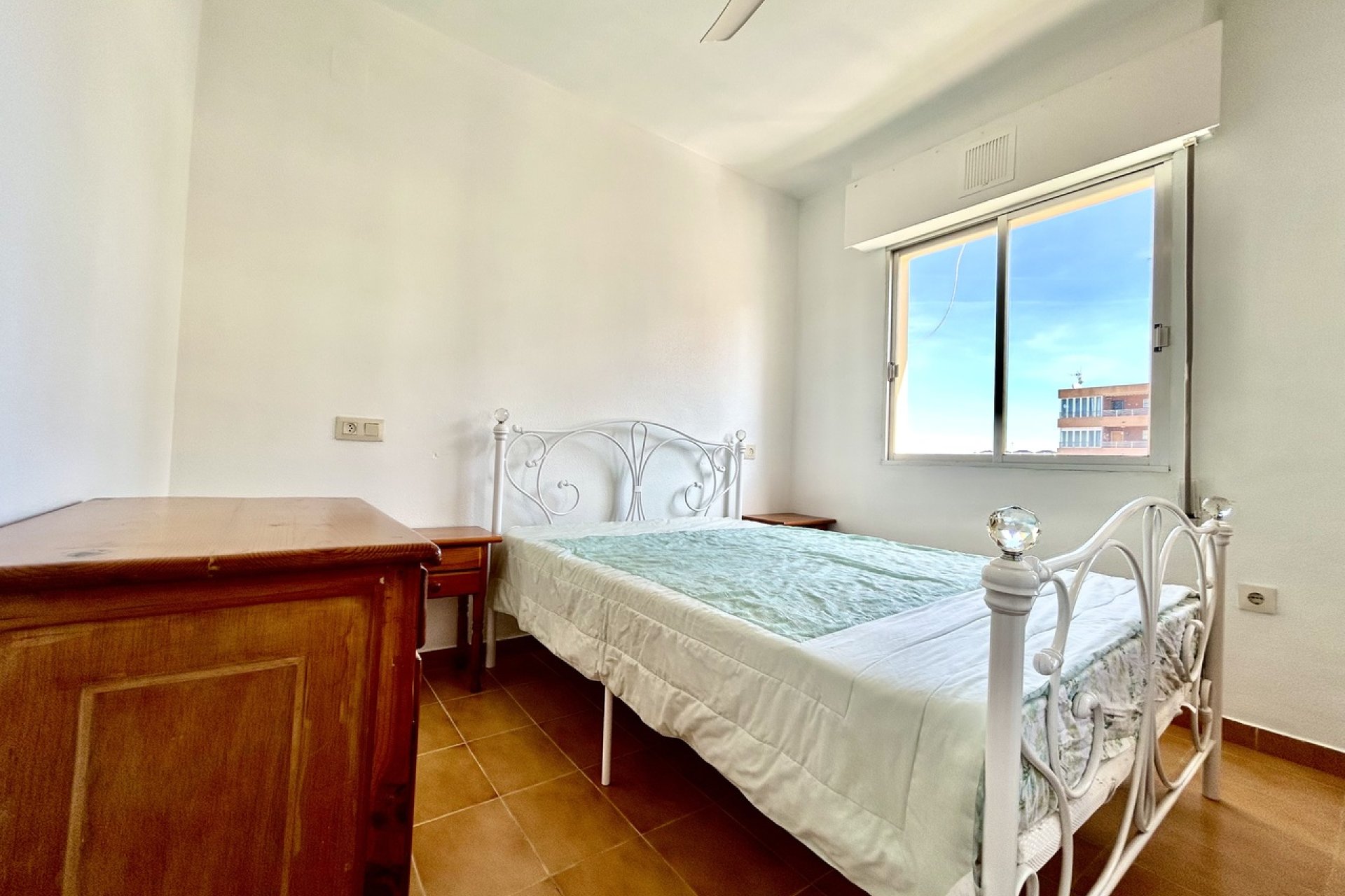 Apartment with ocean views in Torrevieja in a prime location
