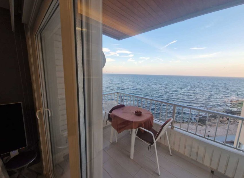 Appartement aan zee in Torrevieja met 3 slaapkamers gerenoveerd