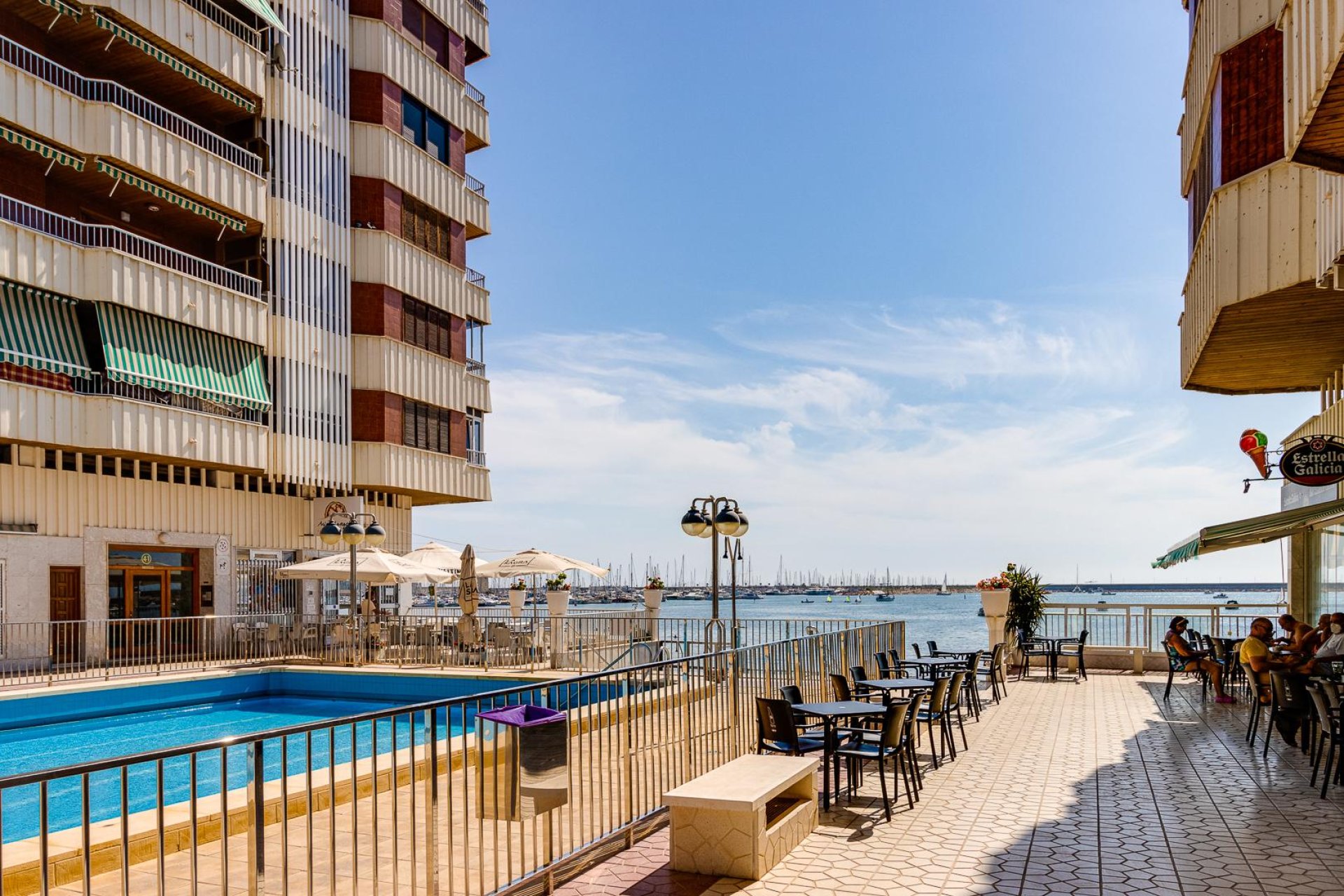 Appartement aan zee Torrevieja 3 slk terras zeezicht zwembad
