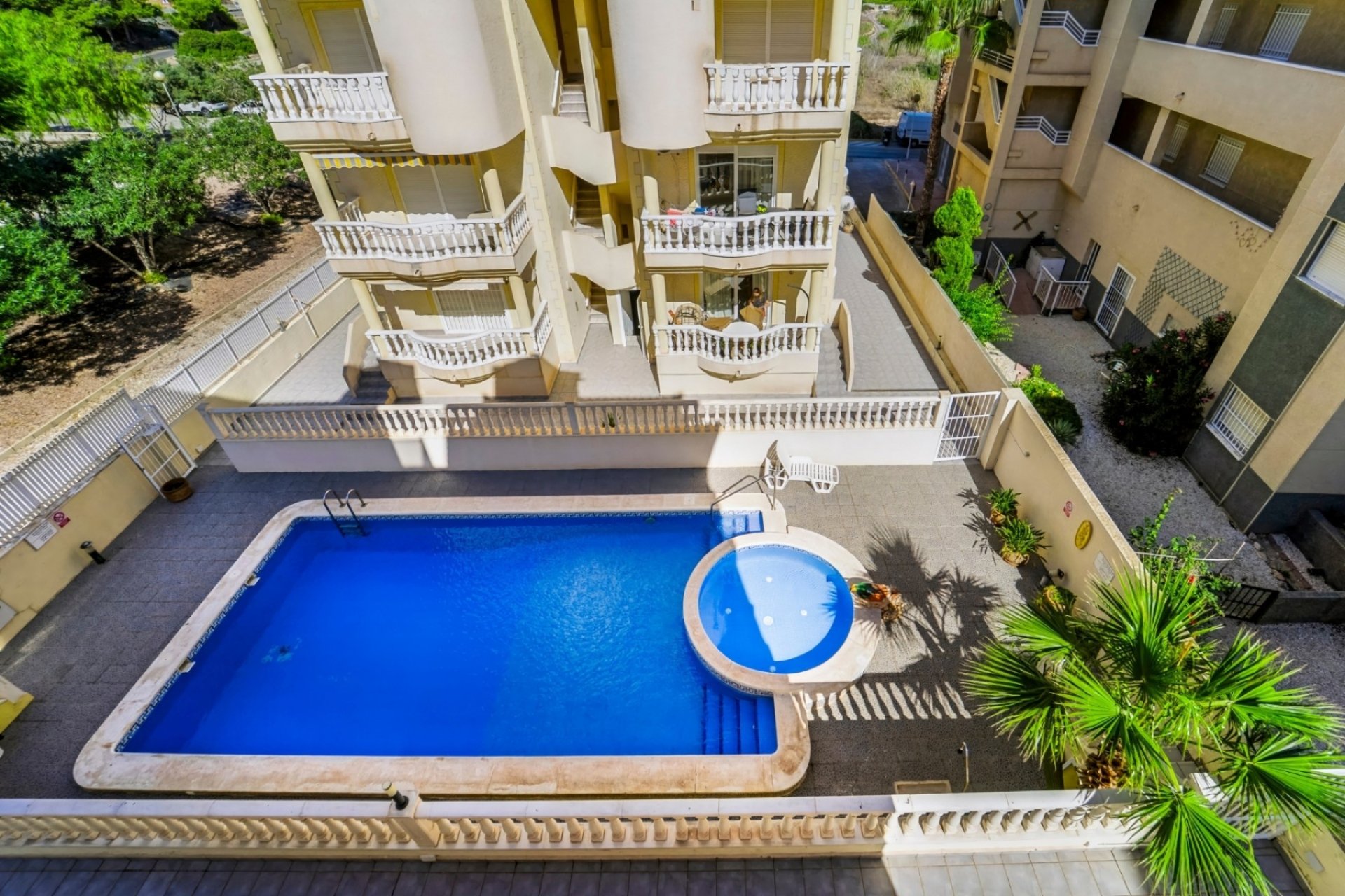 Appartement te koop in Guardamar del Segura met zwembad