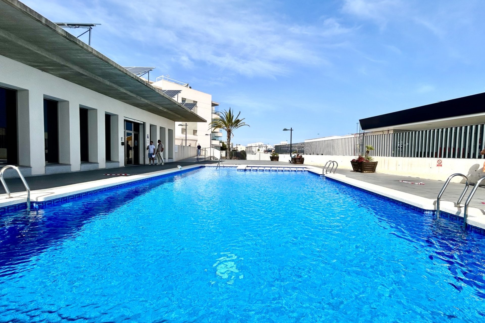 Ático con vistas al mar y terraza en la azotea en Orihuela Costa