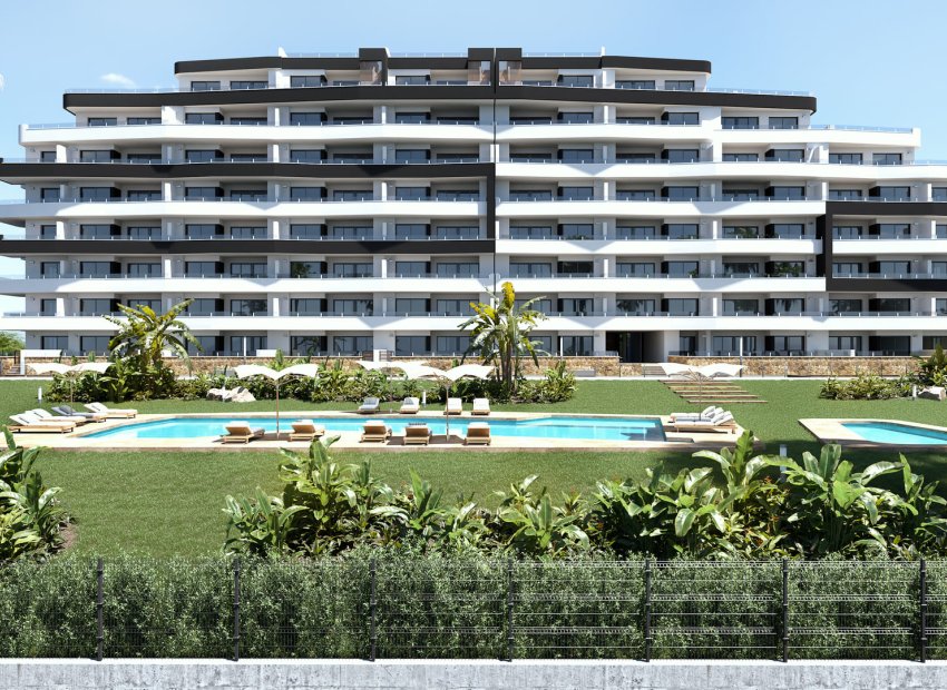 Ático de lujo con 2 dormitorios, solarium y piscina en San Miguel de Salinas