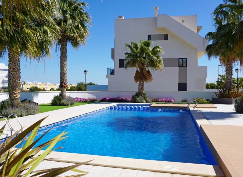 ﻿Ático de lujo con vistas al mar y 3 dormitorios en Los Dolses, Orihuela Costa