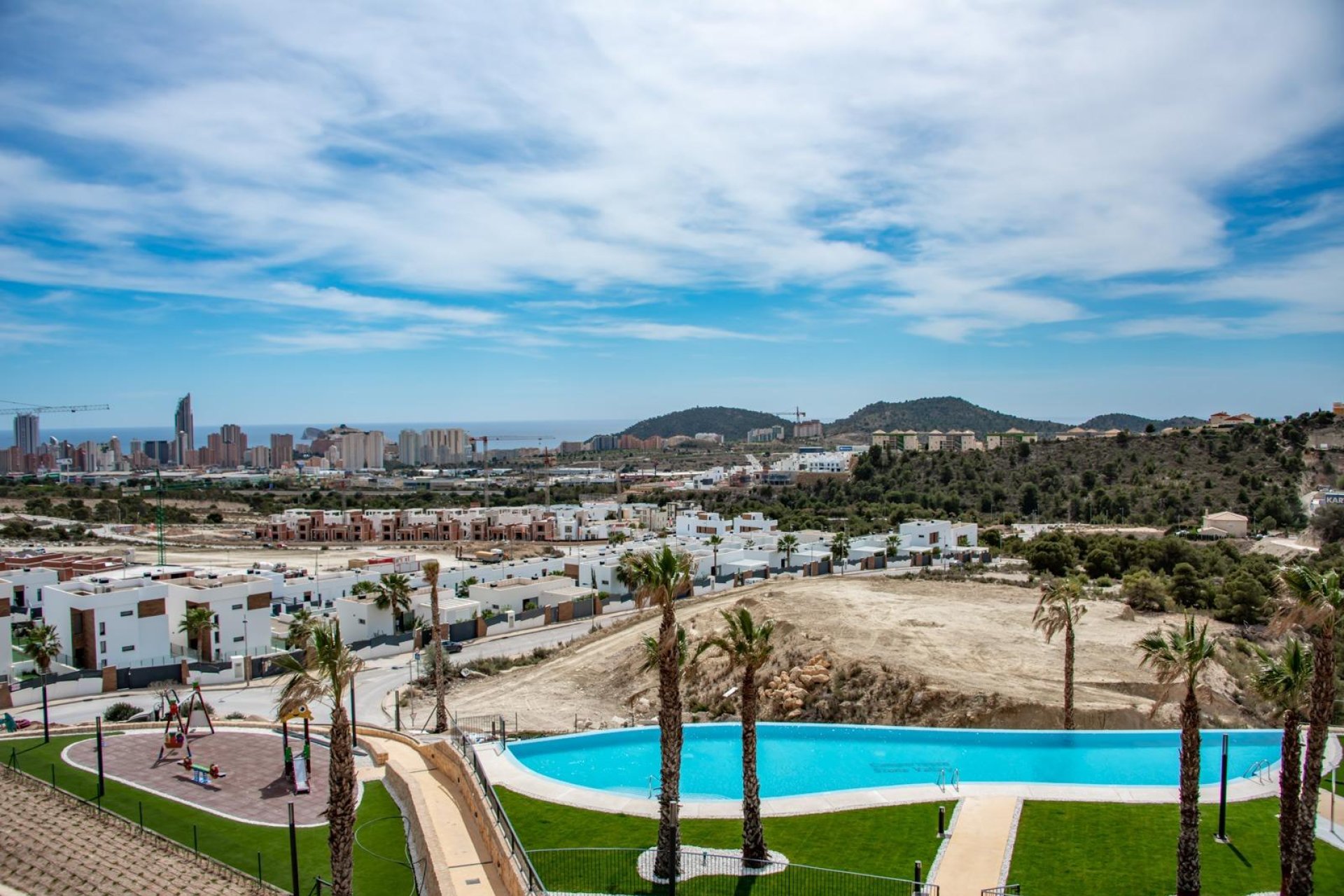 Ático de Obra Nueva con Vistas al Mar en Finestrat