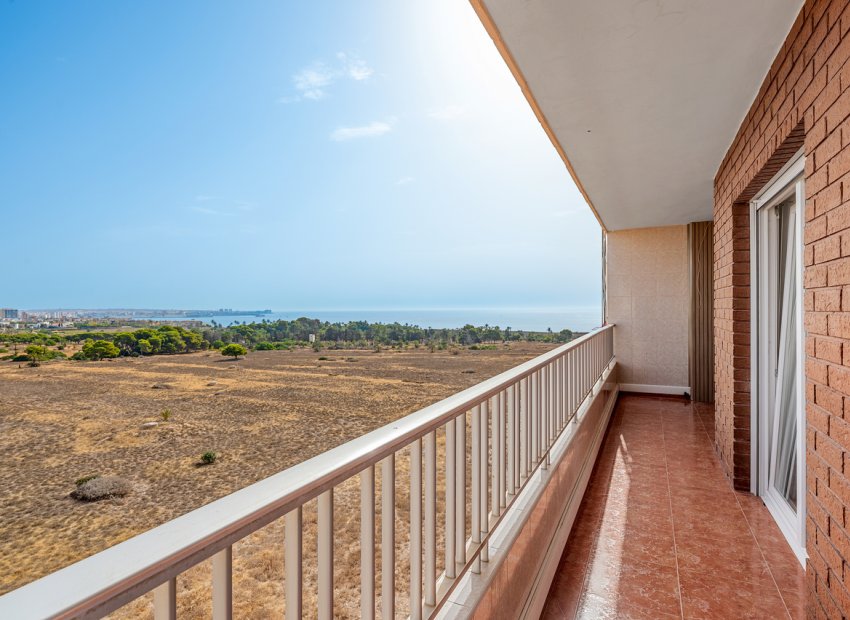 Ático en Punta Prima con vistas al mar
