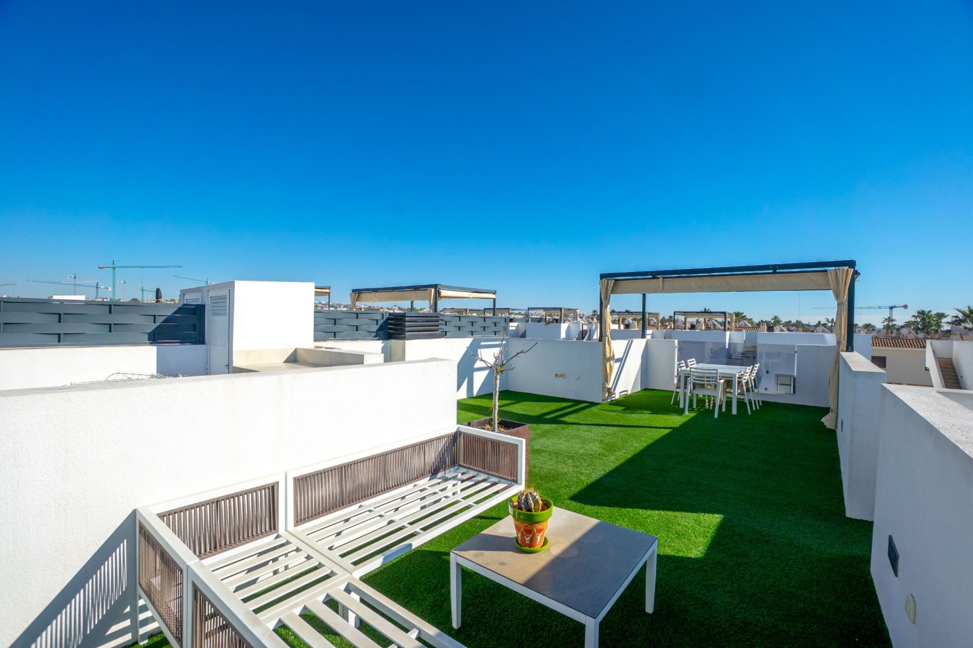 Ático moderno con piscina privada y terraza en la azotea en Ciudad Quesada