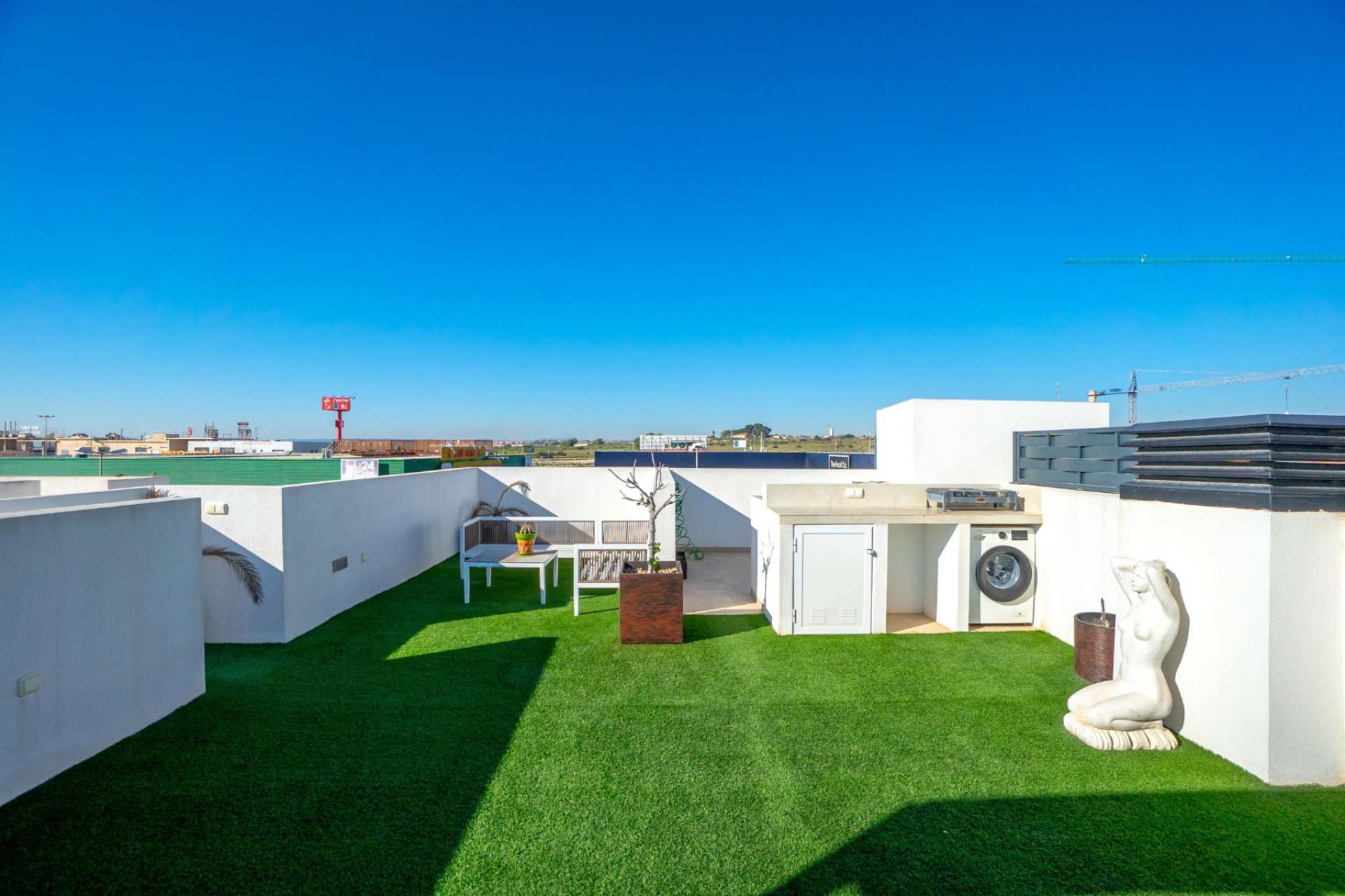 Ático moderno con piscina privada y terraza en la azotea en Ciudad Quesada