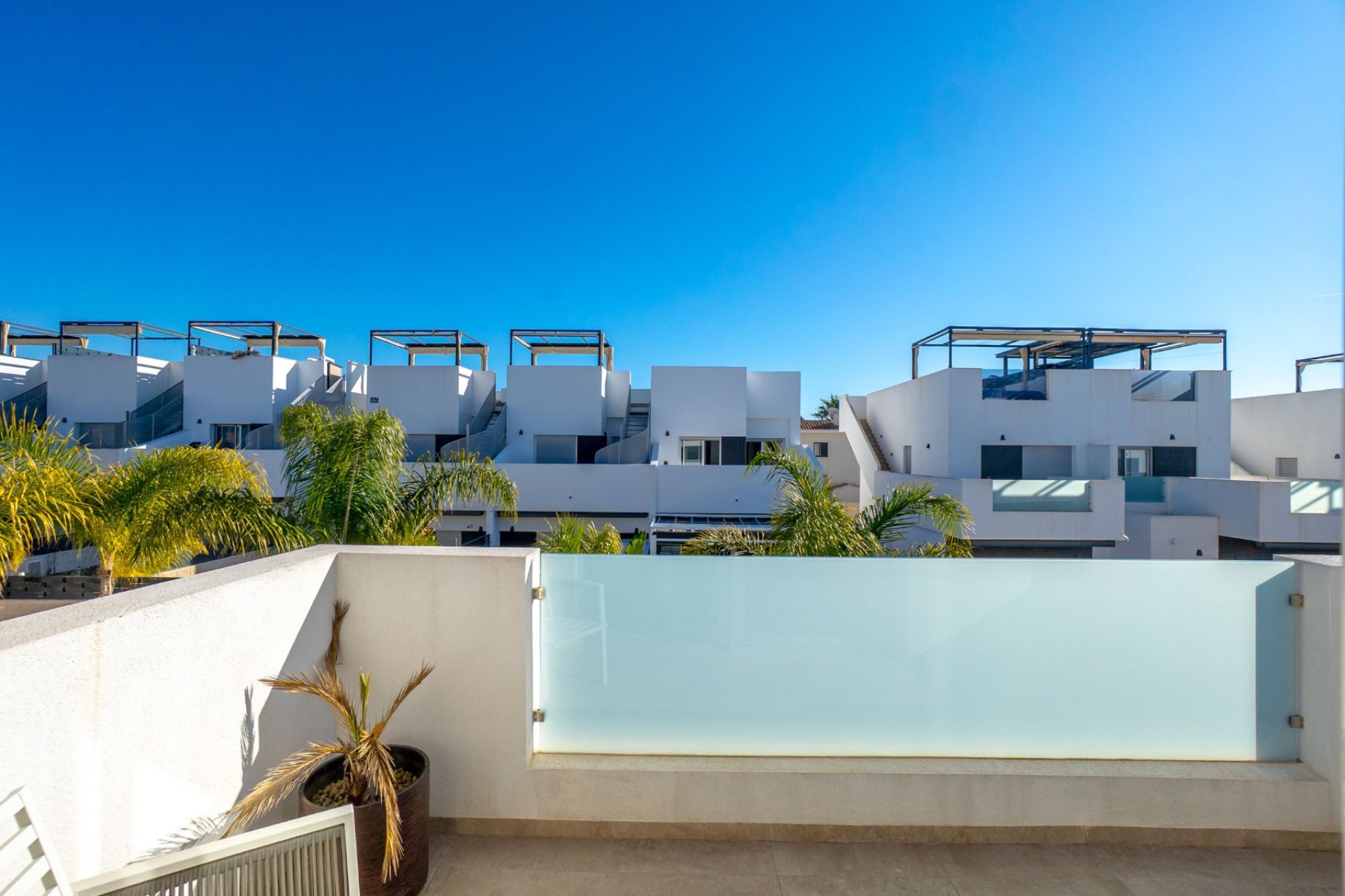 Ático moderno con piscina privada y terraza en la azotea en Ciudad Quesada