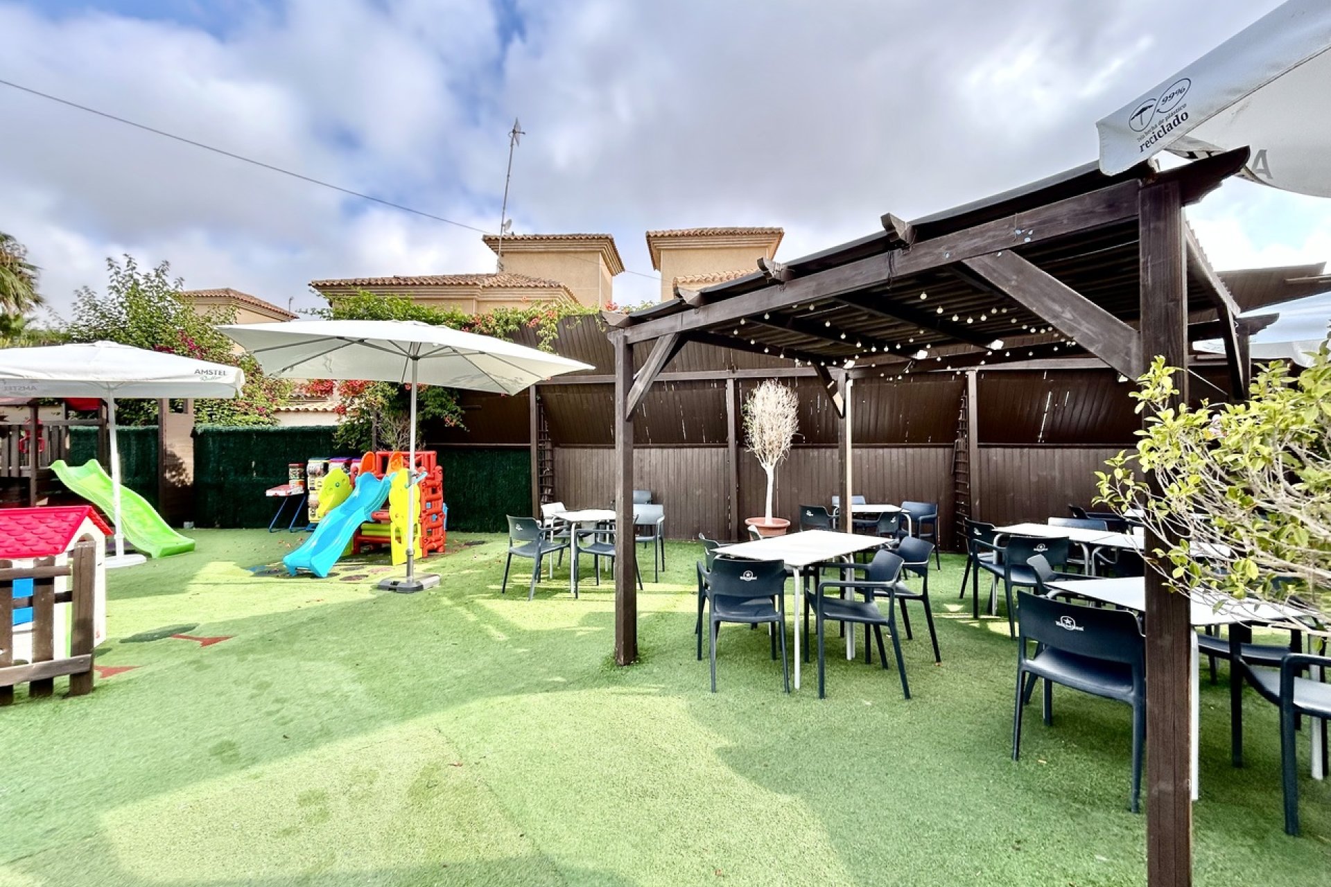 Bar and restaurant in Villamartín
