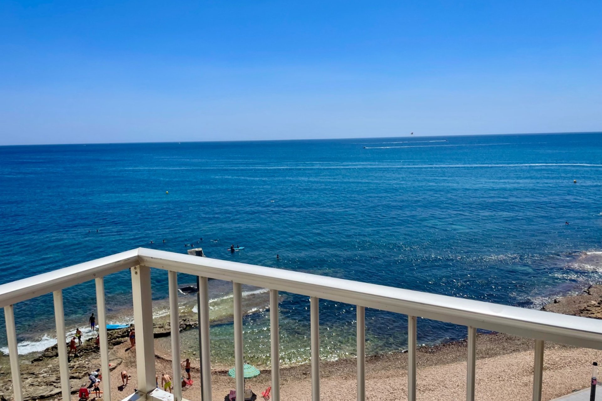 Beachfront apartment in Torrevieja with sea views
