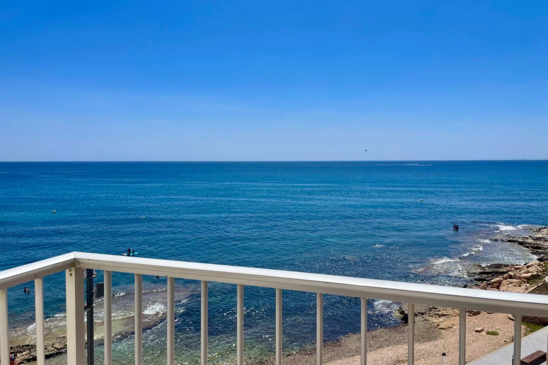 Beachfront apartment in Torrevieja with sea views
