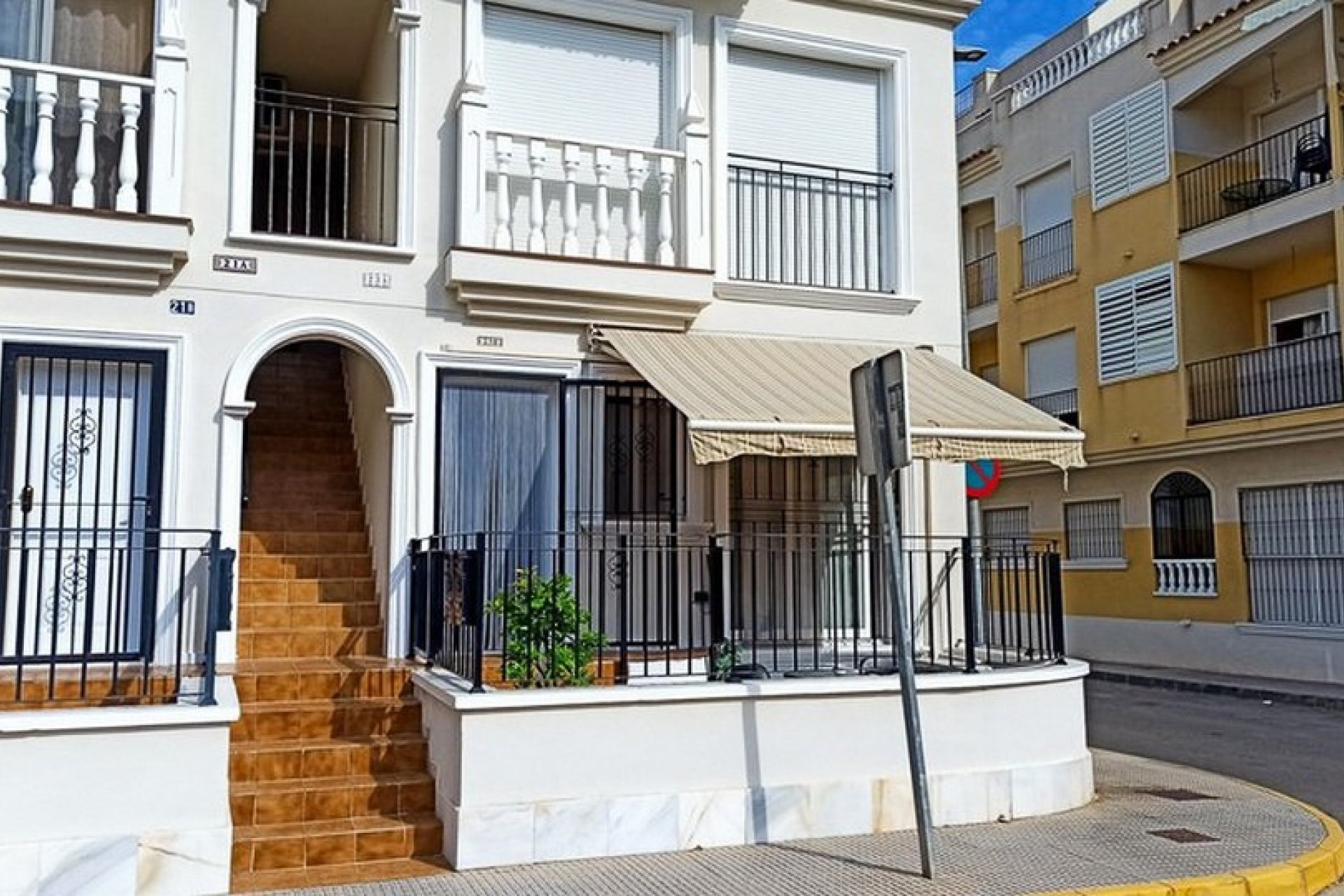 Begane grond appartement met 2 slaapkamers, zwembad en parkeergarage in Formentera del Segura