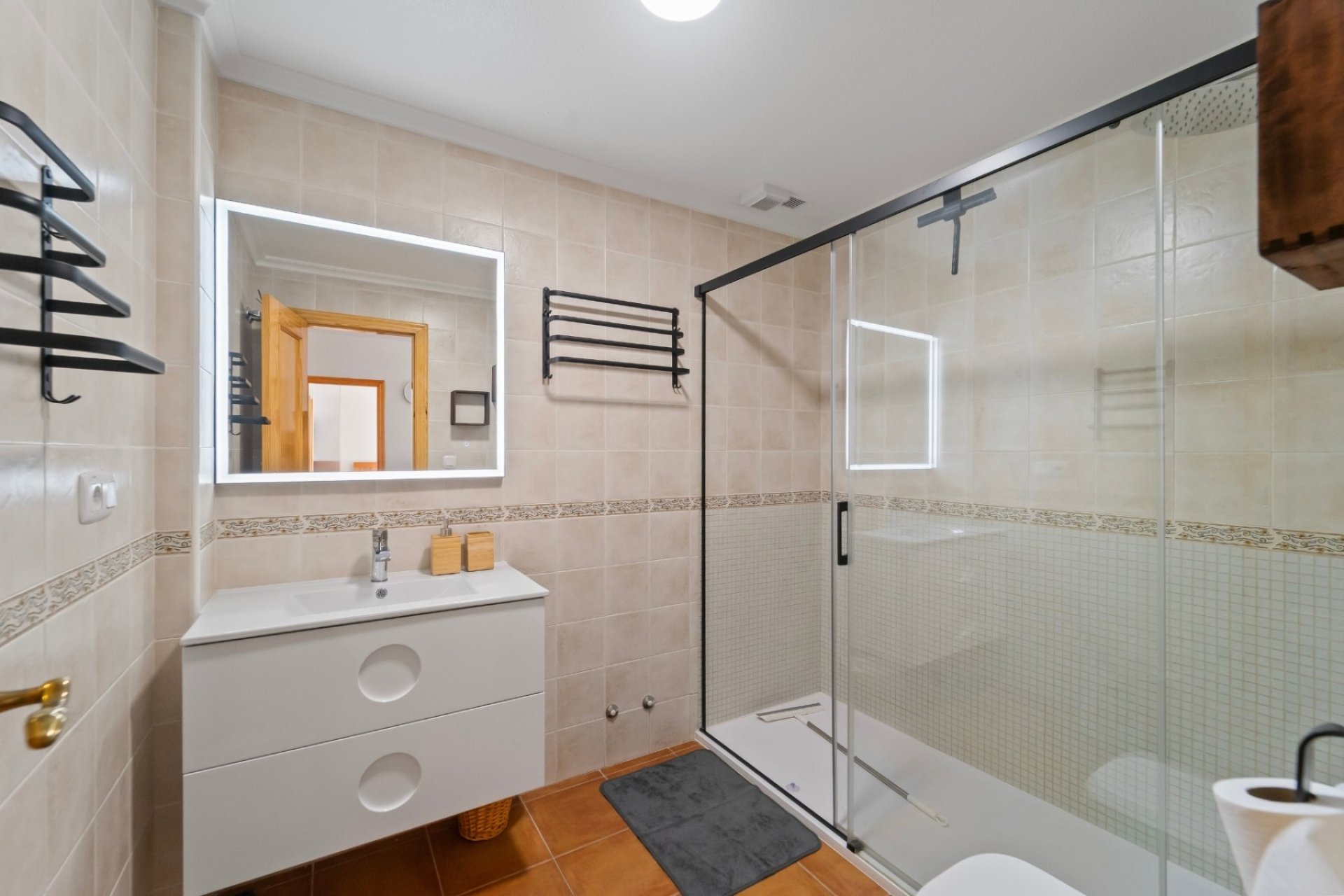 Begane grond appartement Torrevieja met zwembad en parking