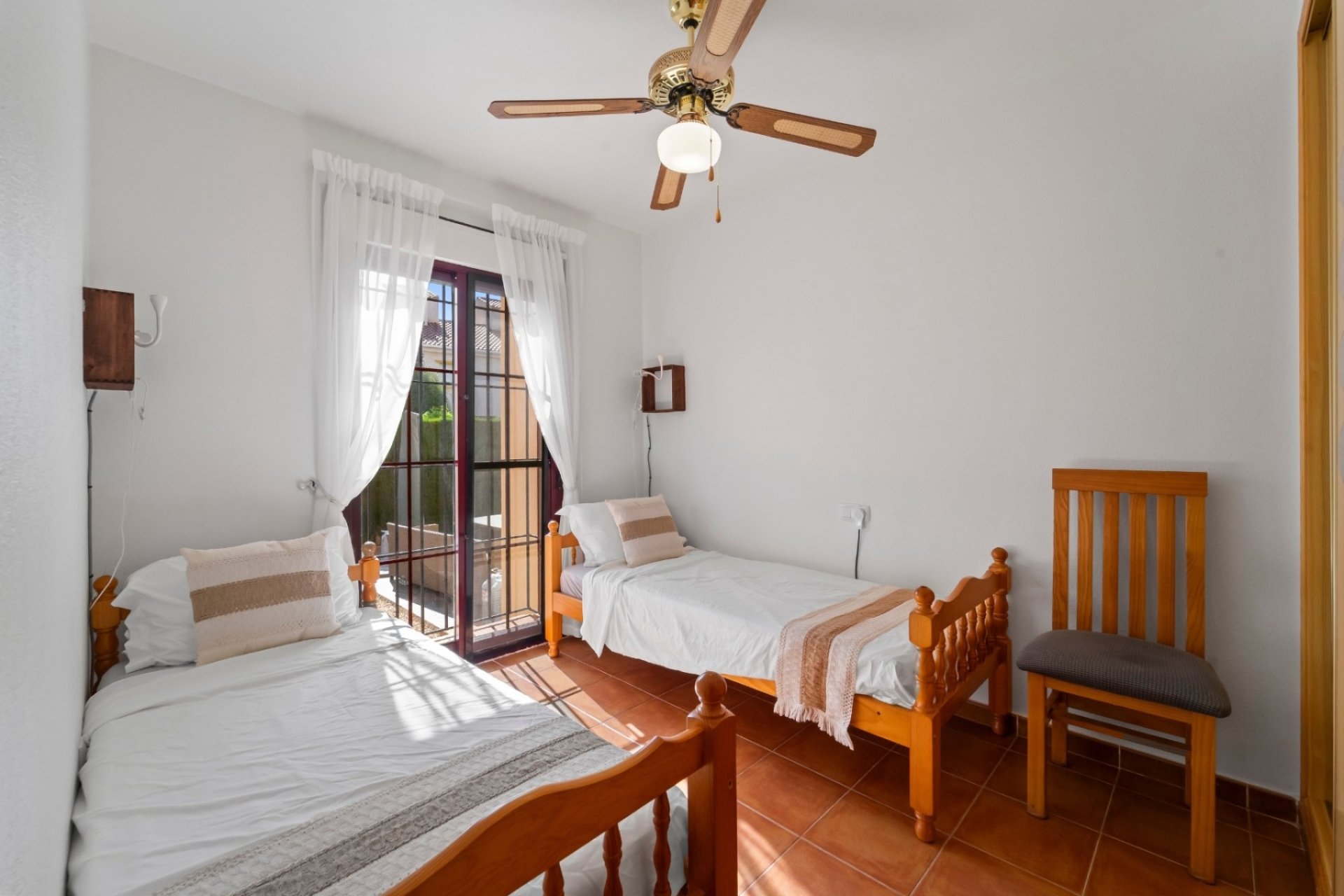 Begane grond appartement Torrevieja met zwembad en parking