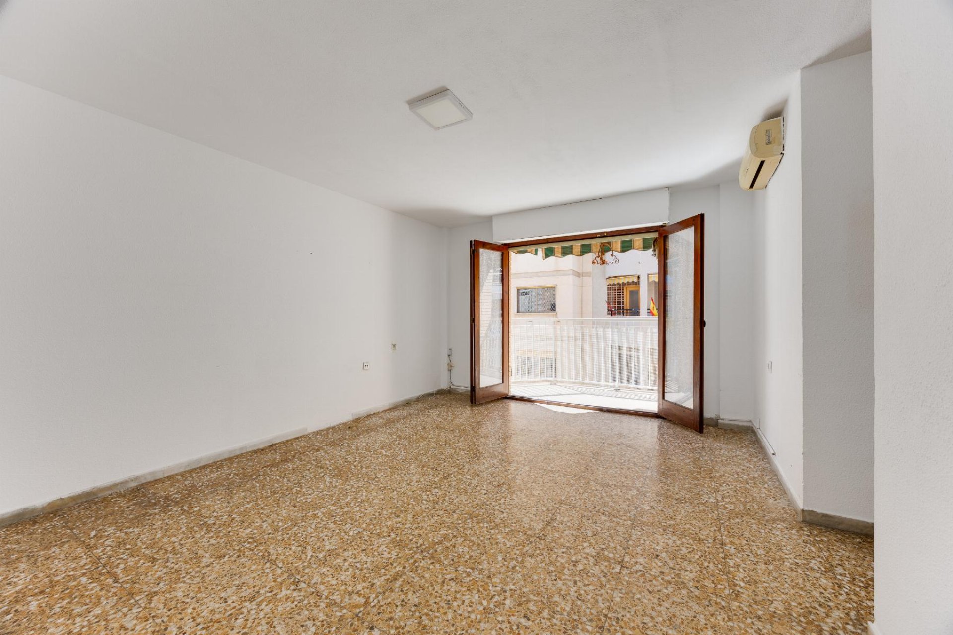Bestaande bouw - Appartement -
Torrevieja - Playa del Acequión