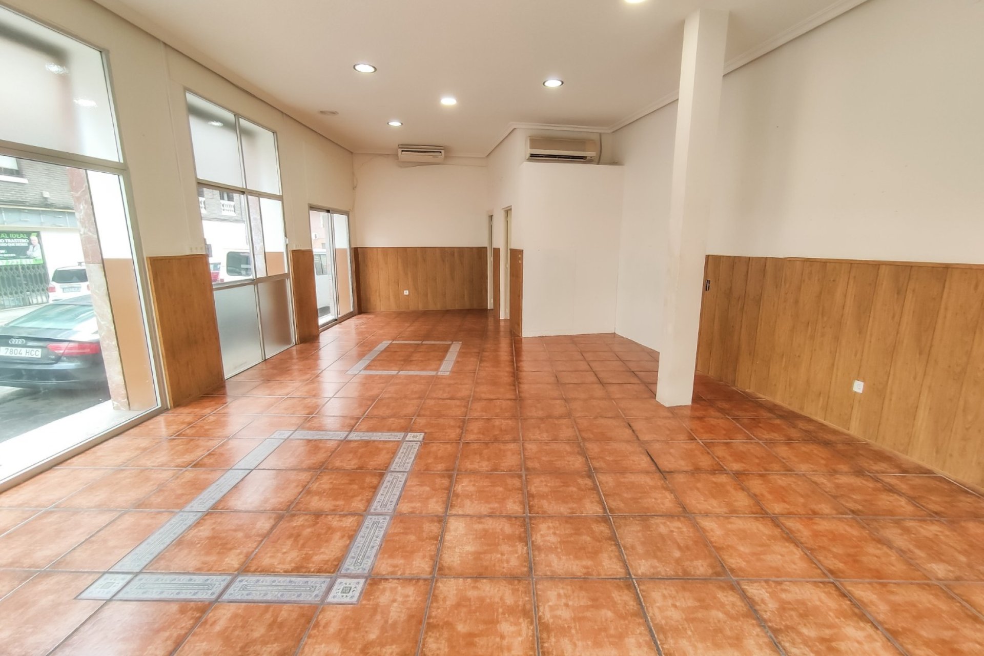 Bestaande bouw - Bussines Premises -
Elche - Plaza Crevillente