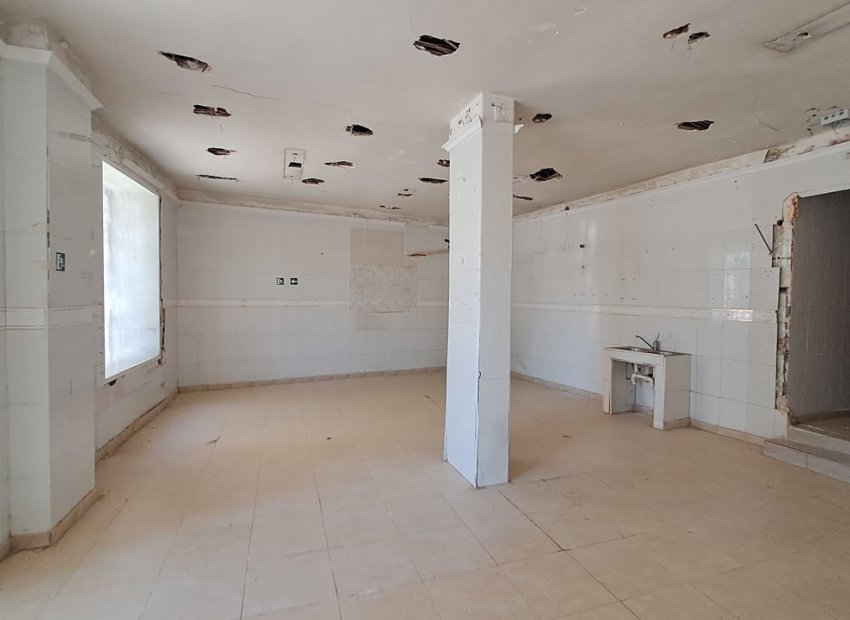 Bestaande bouw - Commercieel -
Orihuela