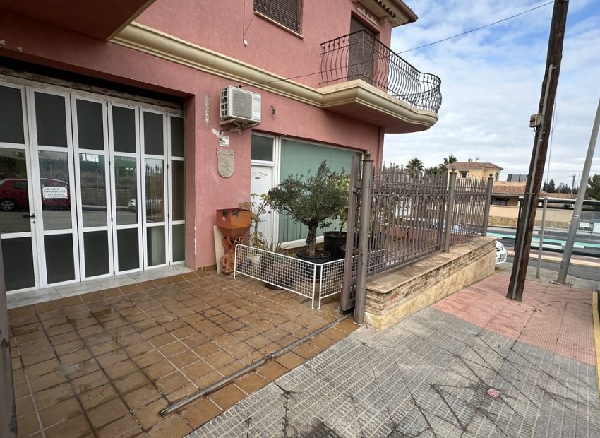 Bestaande bouw - Commercieel -
San Miguel de Salinas