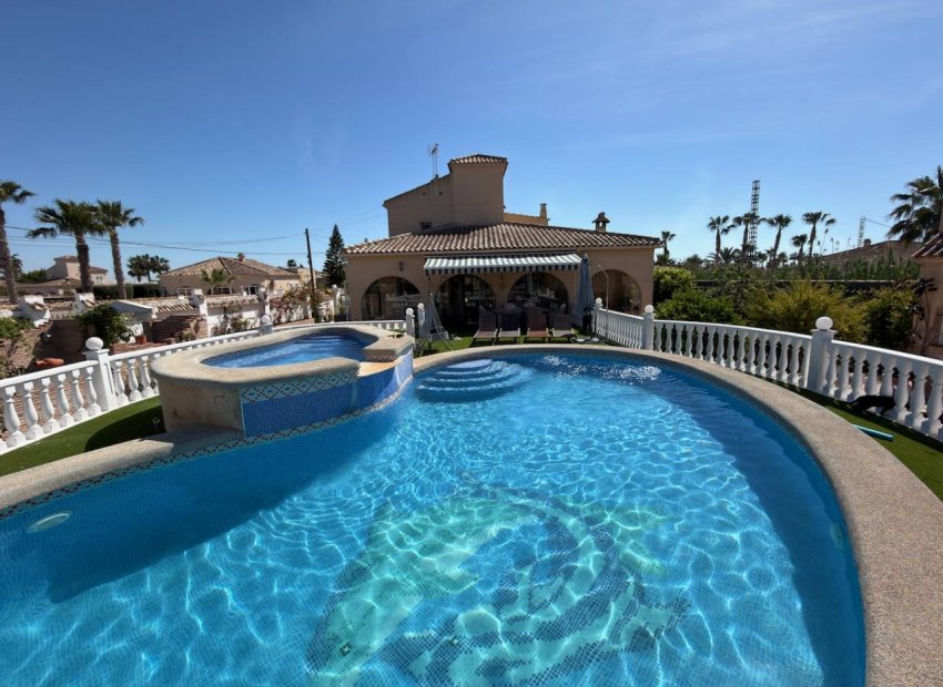 Bestaande bouw - Finca -
Catral