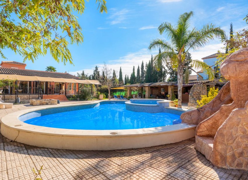 Bestaande bouw - Finca -
Catral