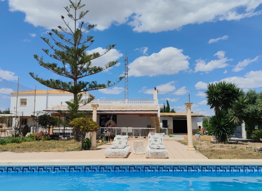 Bestaande bouw - Finca -
Los Montesinos