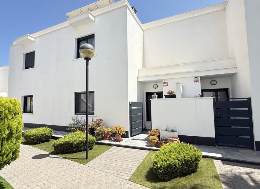 Bestaande bouw - Herenhuis -
Cabo Roig