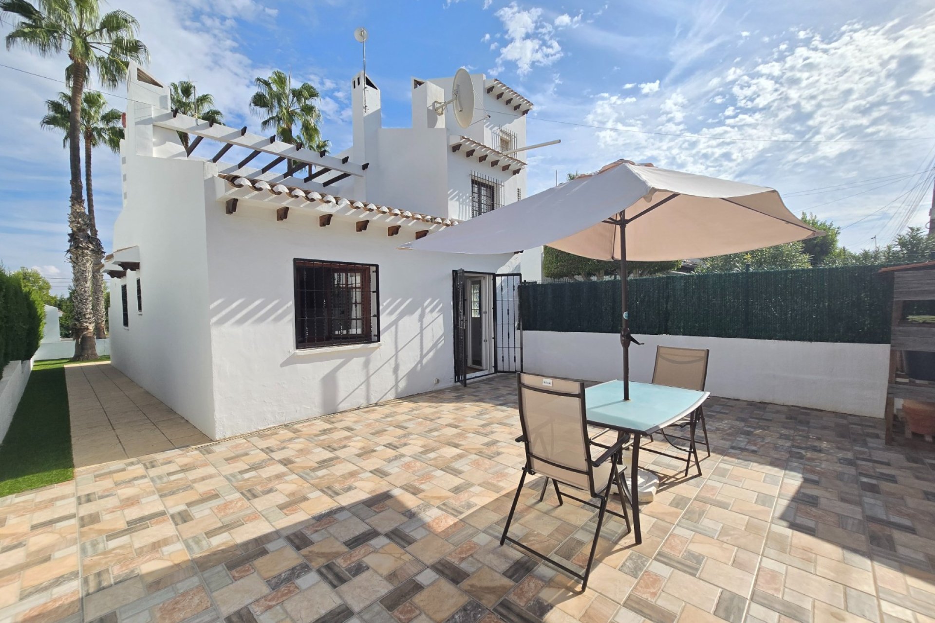 Bestaande bouw - Herenhuis -
Villamartin * - Los Dolses *