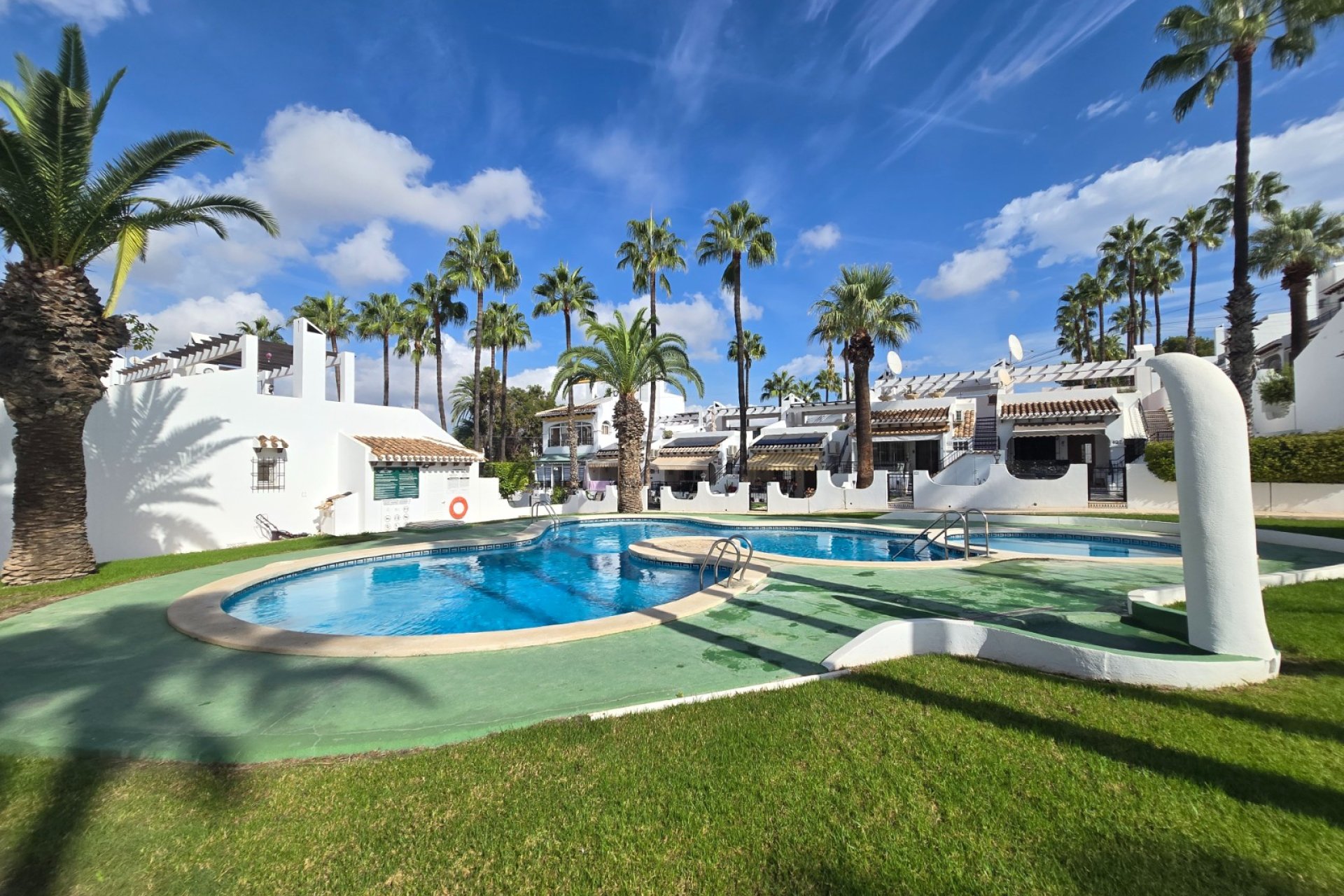 Bestaande bouw - Herenhuis -
Villamartin * - Los Dolses *