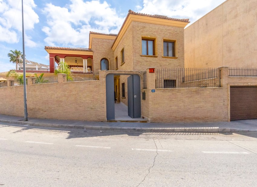 Bestaande bouw - House -
Orihuela