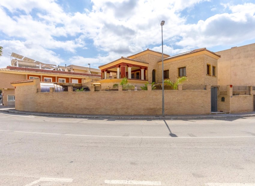 Bestaande bouw - House -
Orihuela