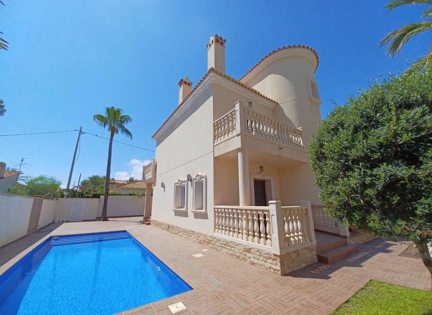 Bestaande bouw - Villa -
Cabo Roig