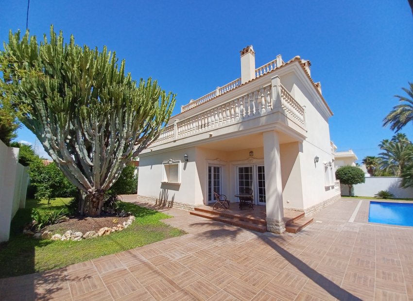 Bestaande bouw - Villa -
Cabo Roig
