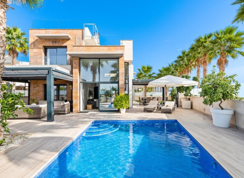 Bestaande bouw - Villa -
Cabo Roig