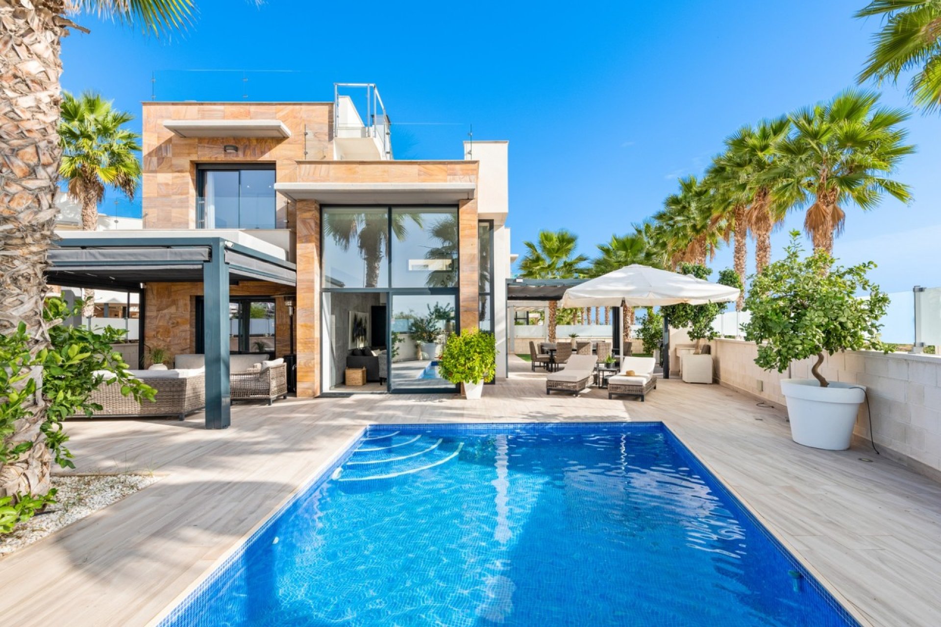 Bestaande bouw - Villa -
Cabo Roig