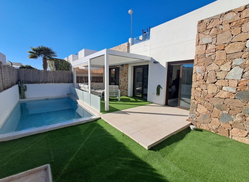 Bestaande bouw - Villa -
Cabo Roig