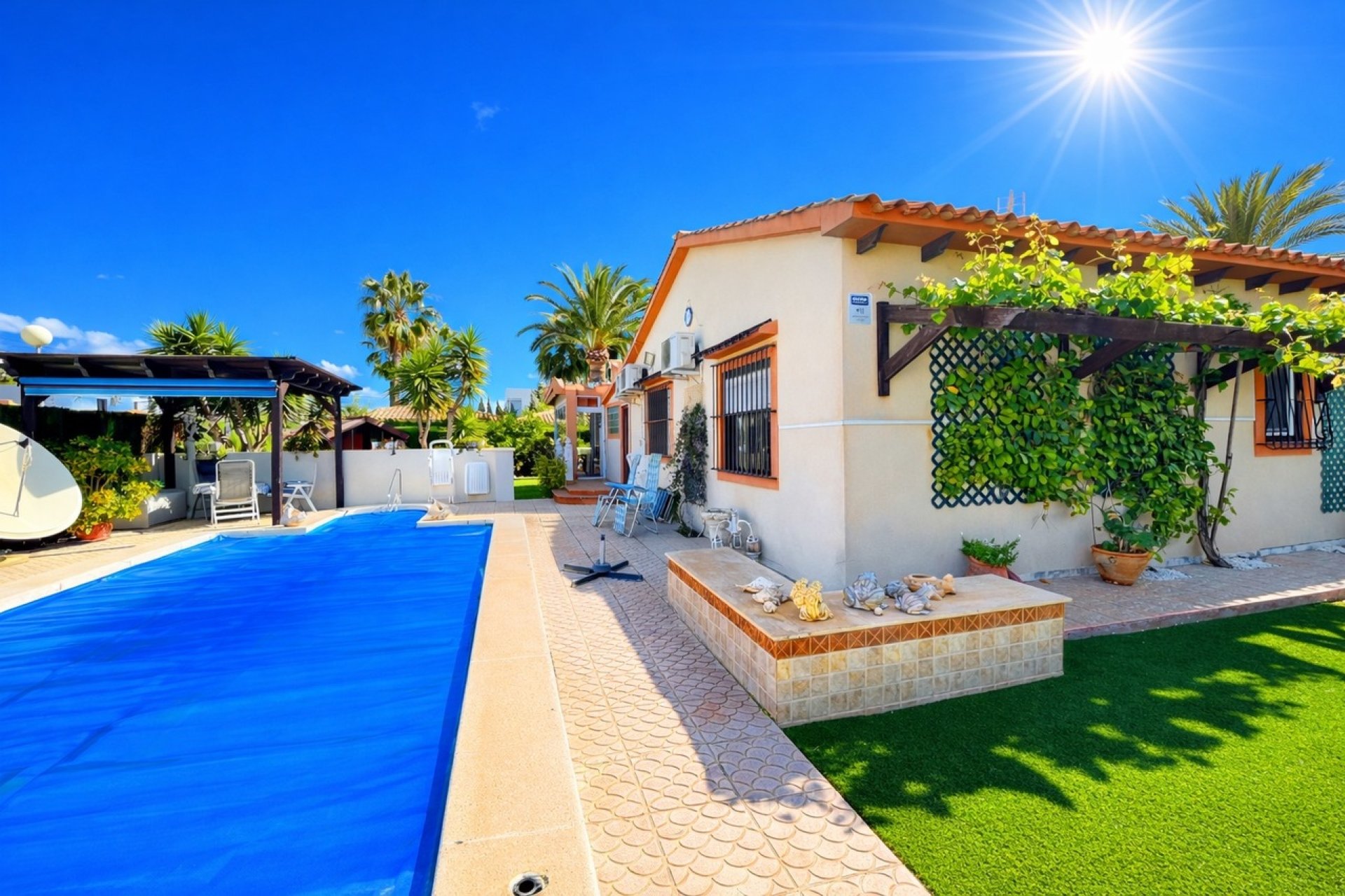 Bestaande bouw - Villa -
Cabo Roig