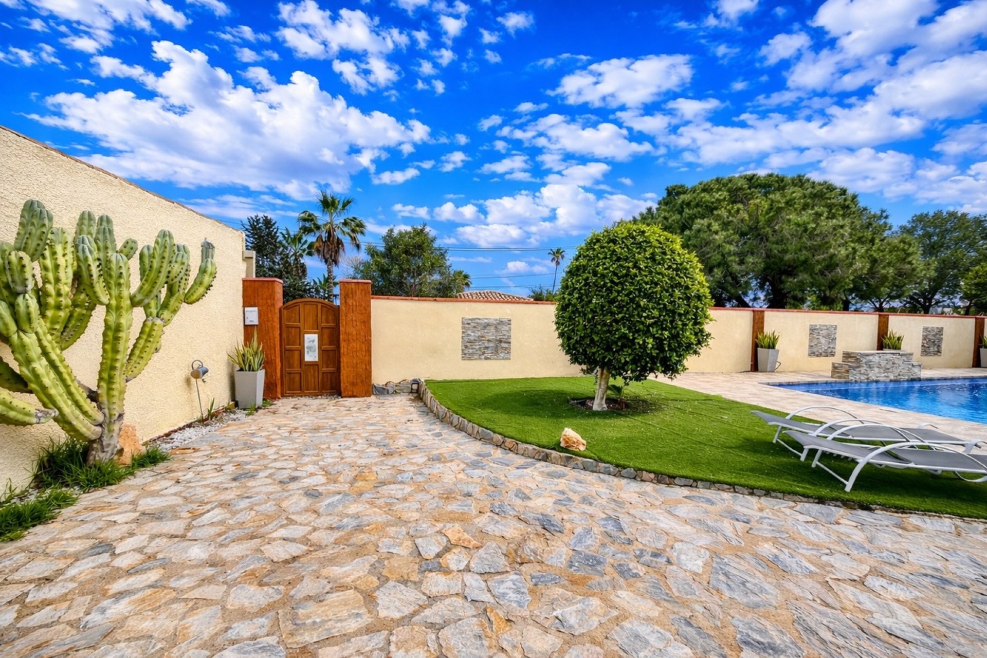 Bestaande bouw - Villa -
Cabo Roig