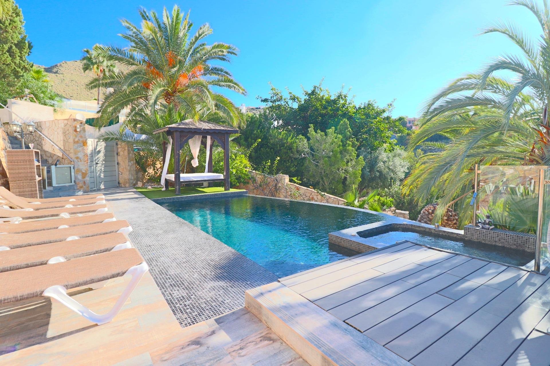 Bestaande bouw - Villa -
El Campello - Coveta fuma