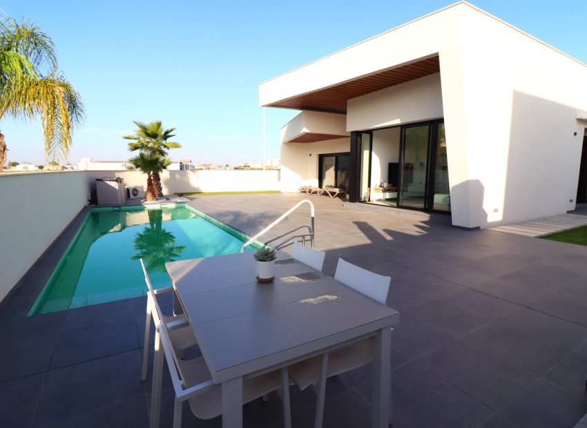 Bestaande bouw - Villa -
Formentera del Segura - Euroroda