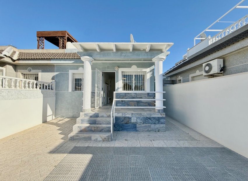 Bestaande bouw - Villa / Halfvrijstaand -
Torrevieja - El Chaparral