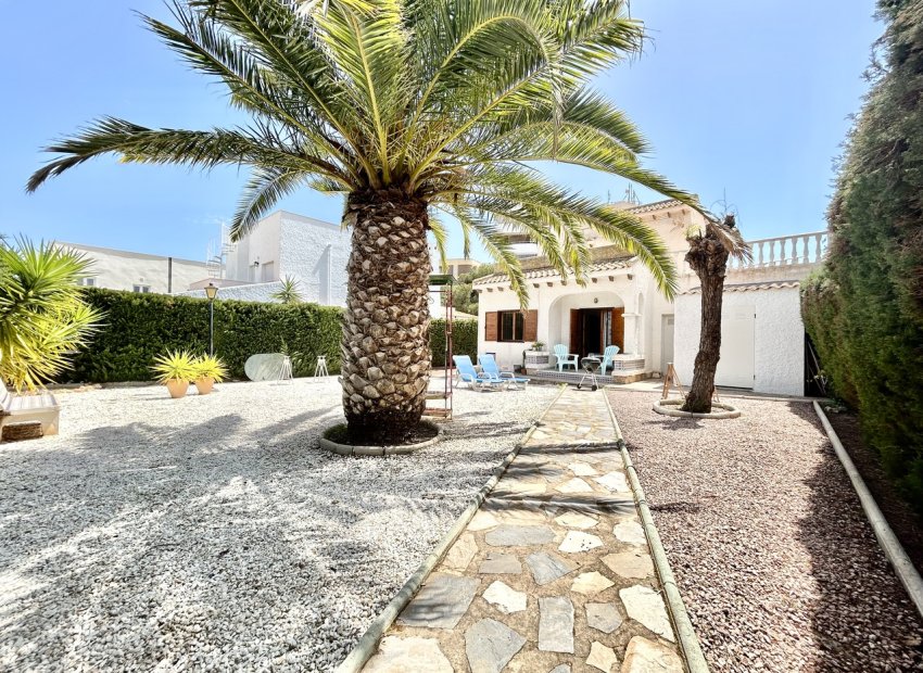 Bestaande bouw - Villa -
Orihuela Costa - La Zenia