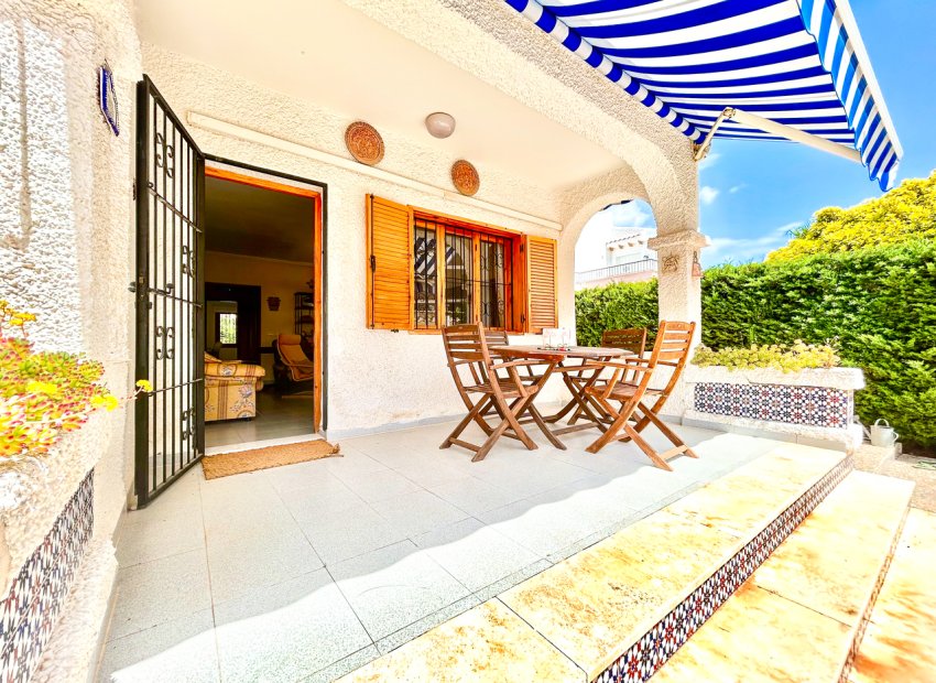 Bestaande bouw - Villa -
Orihuela Costa - La Zenia