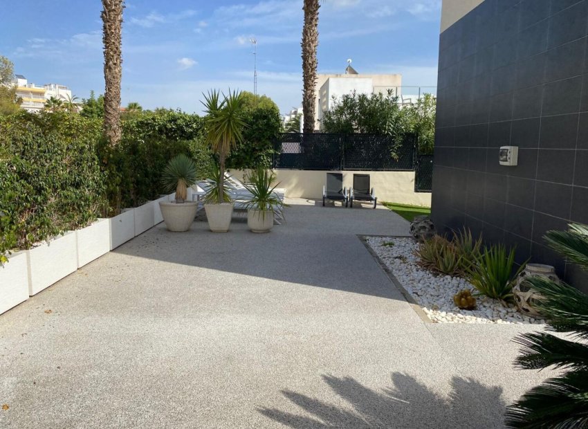 Bestaande bouw - Villa -
Orihuela Costa - Villamartín