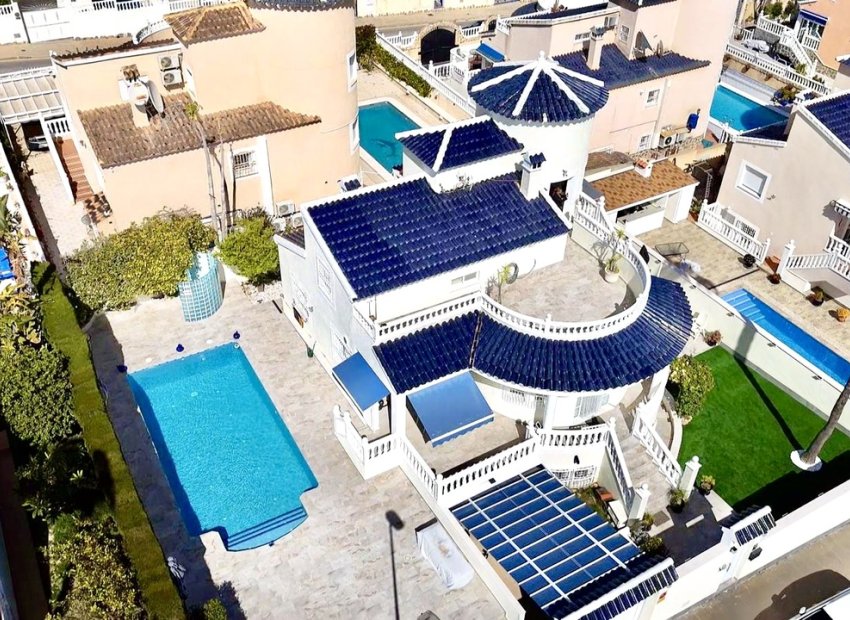 Bestaande bouw - Villa -
Pinar de Campoverde