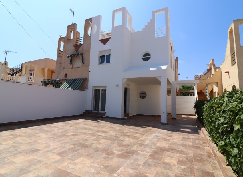 Bestaande bouw - Villa -
Torrevieja - El Salado