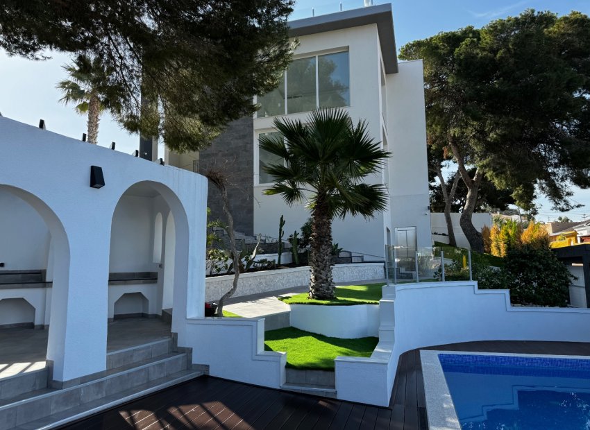 Bestaande bouw - Villa -
Torrevieja - Los Balcones