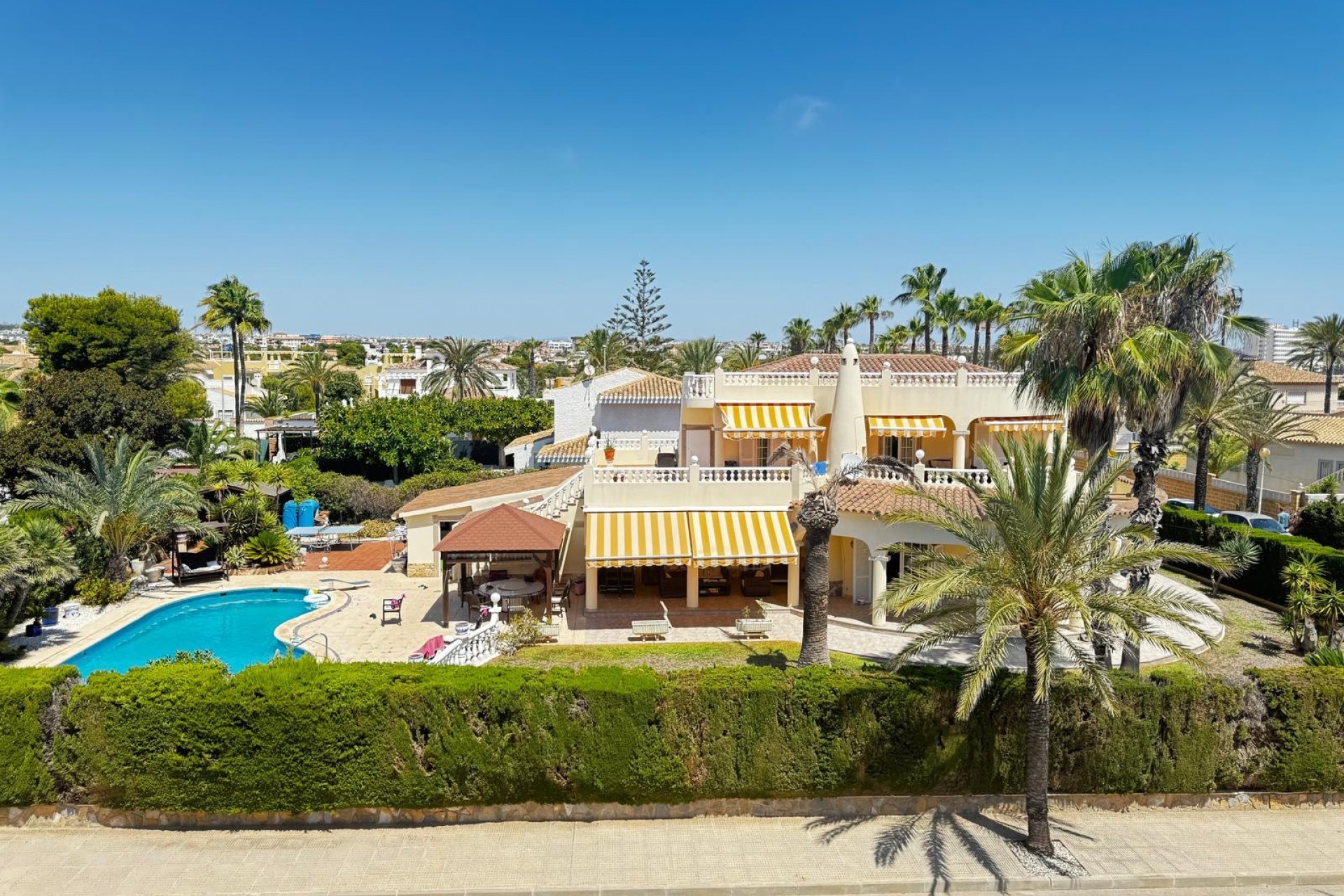 Bestaande bouw - Villa -
Torrevieja - Punta Prima