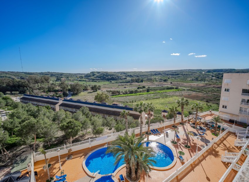 Bright 2-bedroom apartment with ocean views, a pool, and a terrace in Guardamar