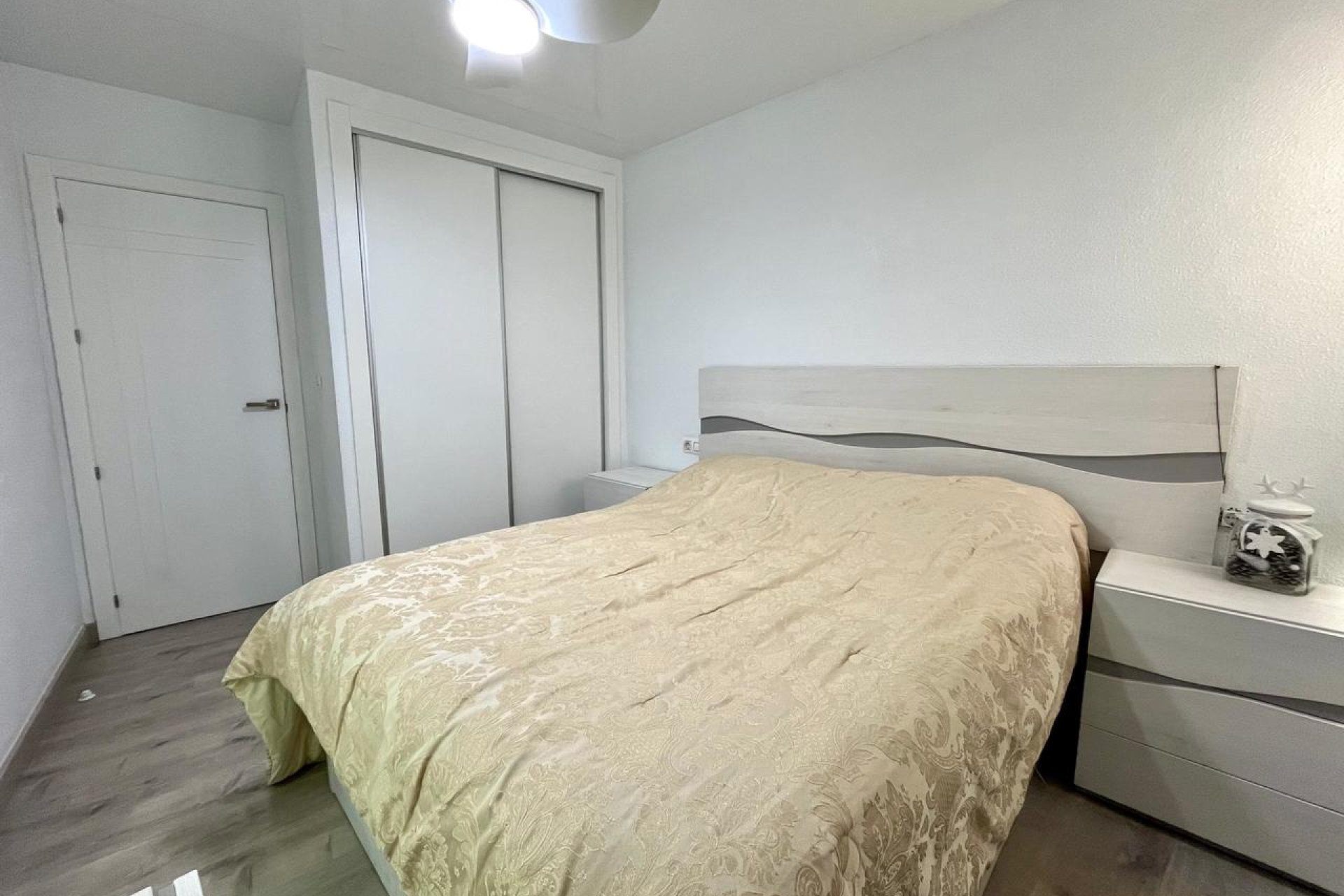 Bright and modern 4-bedroom apartment in the heart of Torrevieja, near the beach