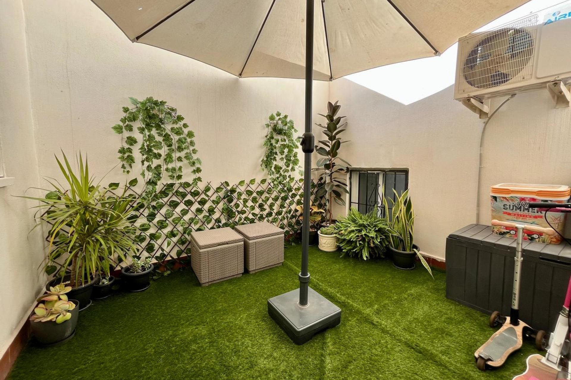 Bright and modern 4-bedroom apartment in the heart of Torrevieja, near the beach